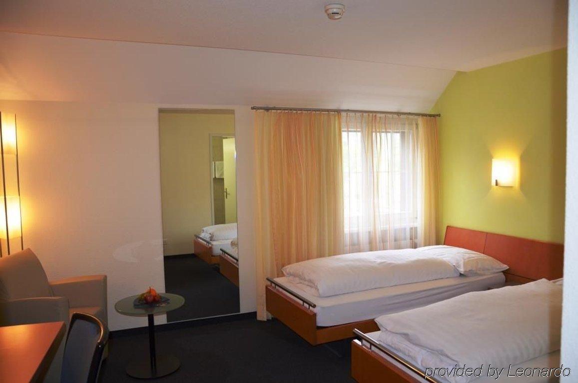 Hotel Urs Und Viktor Bettlach Екстериор снимка
