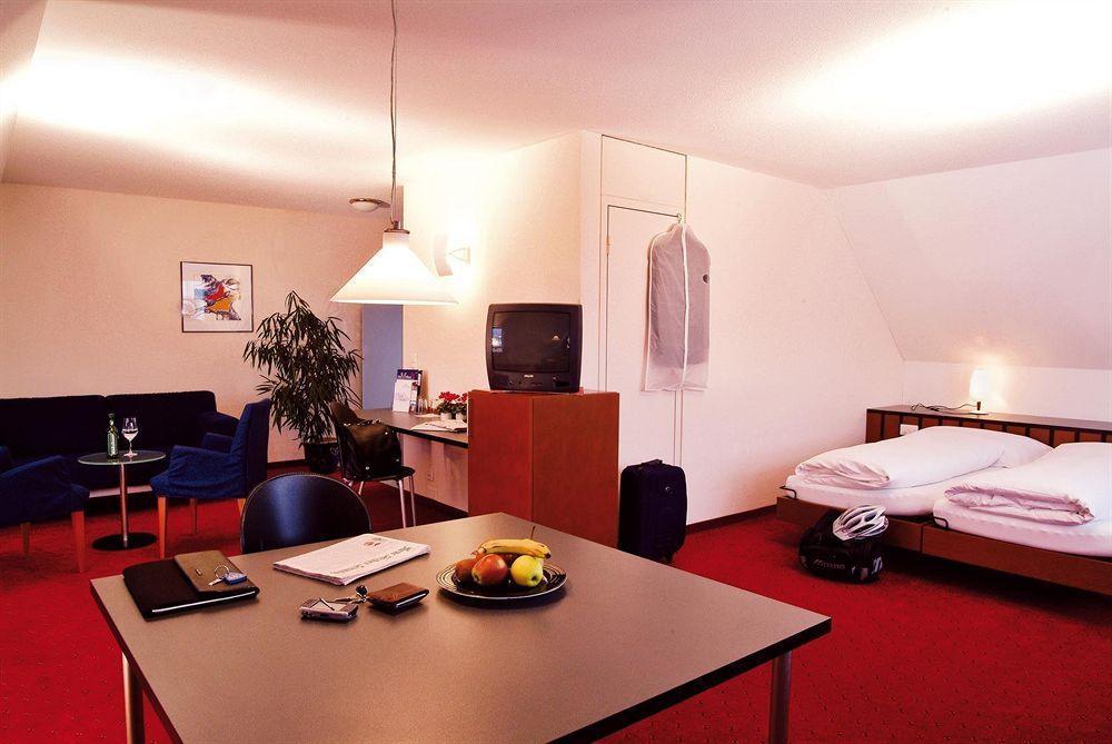 Hotel Urs Und Viktor Bettlach Стая снимка