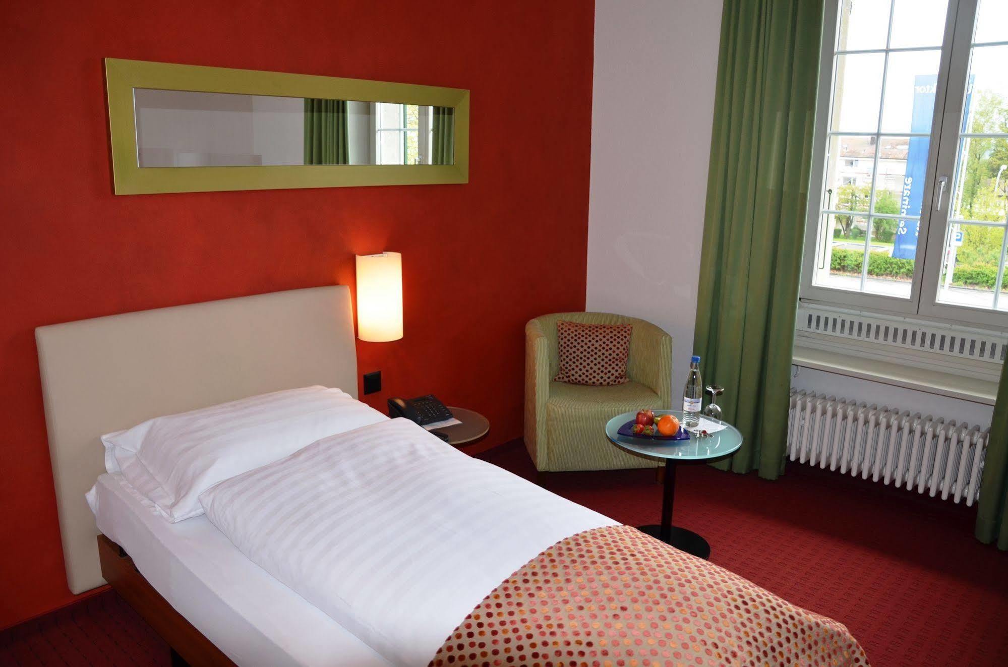 Hotel Urs Und Viktor Bettlach Екстериор снимка
